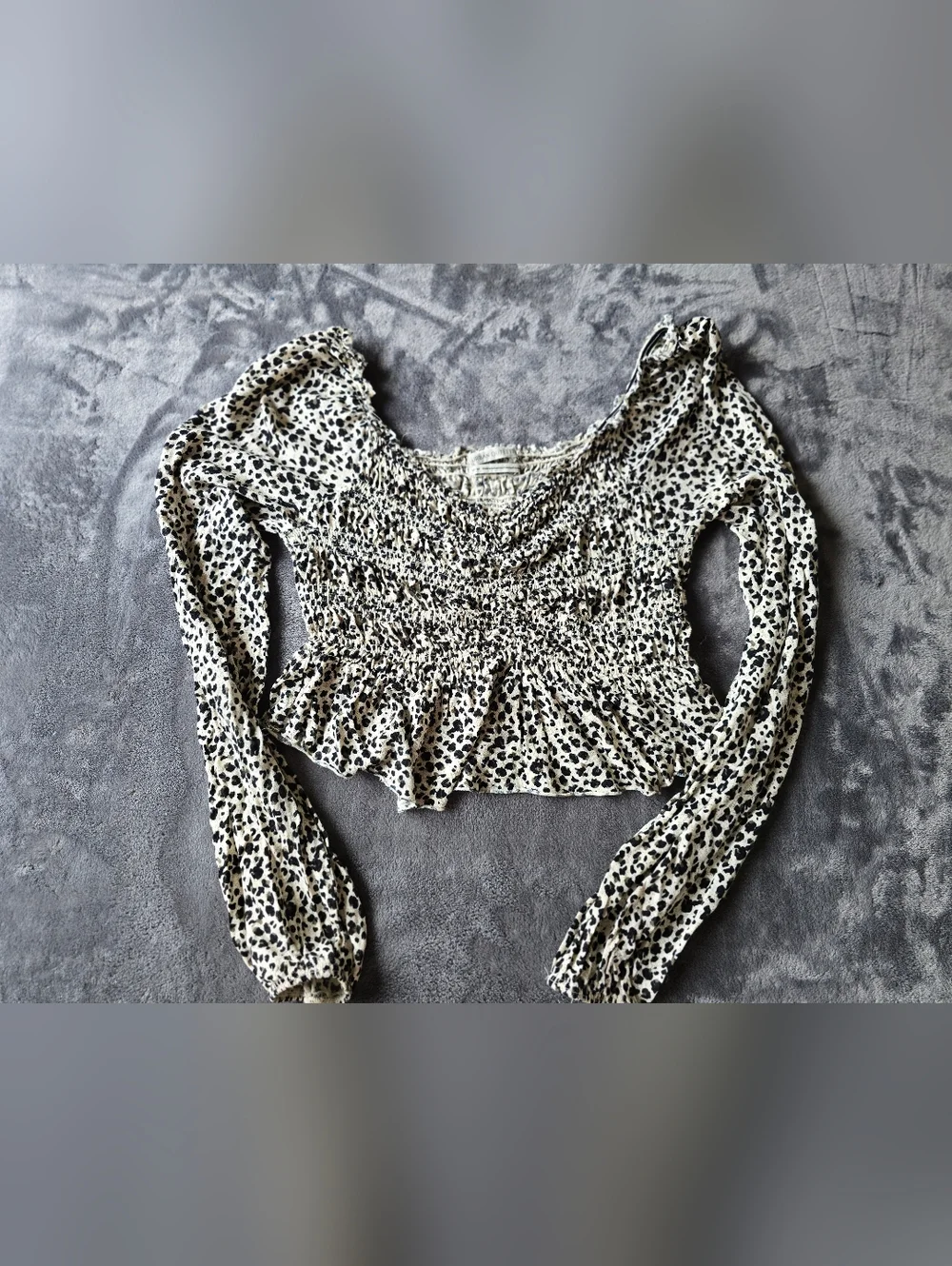 Urban Outfitters Croppee Leopard Print Smocked Top Size Medium - Picture 2 of 12